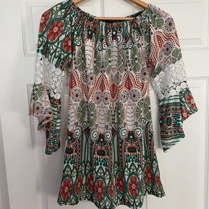 Win Win Pinwheel Lace Sleeve Tunic